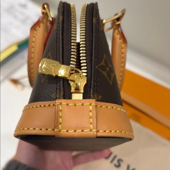 Louis Vuitton Mini Bag in Brown Monogram - Picture 10 of 11